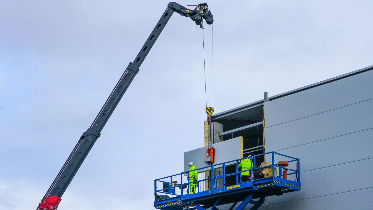 Pemasangan Sandwich Panel: Solusi Modern dalam Konstruksi Bangunan